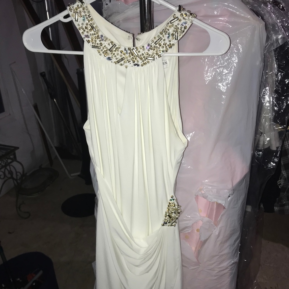 Homecoming.... Beautiful Off white short dress